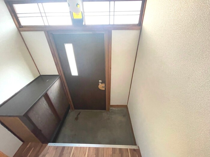 物件内観写真18　(玄関)