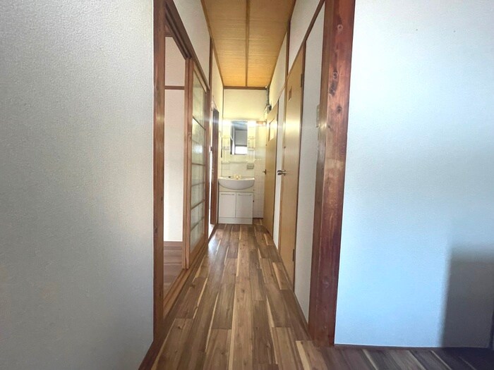 物件内観写真19　(廊下)