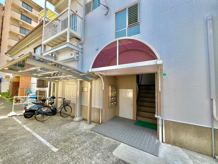 物件外観写真4　(エントランス部分)