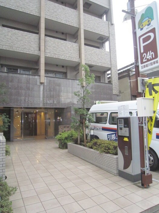 物件外観写真2　(エントランス部分)