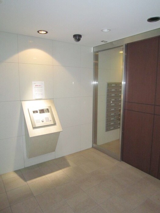 物件外観写真6　(エントランス部分)