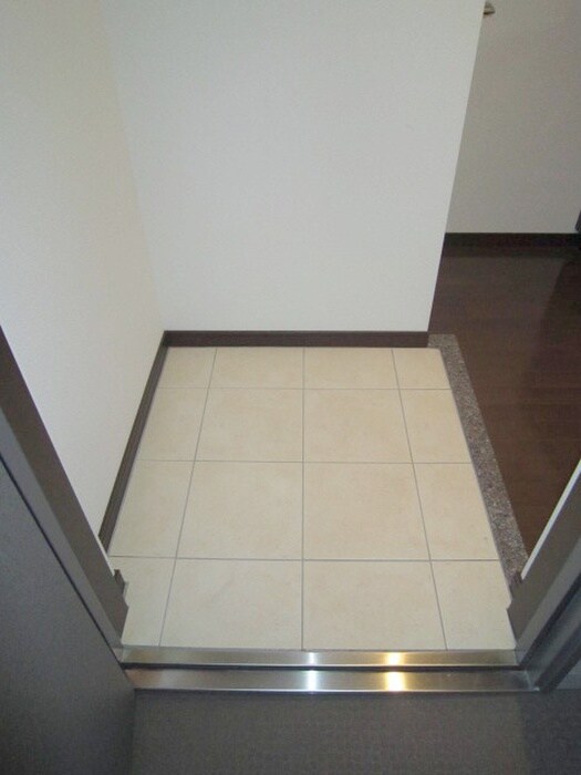 物件内観写真13　(玄関)