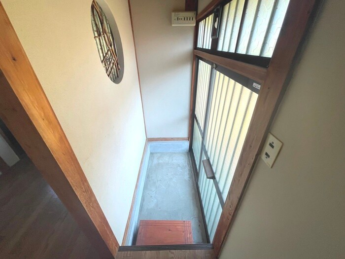 物件内観写真18　(玄関)