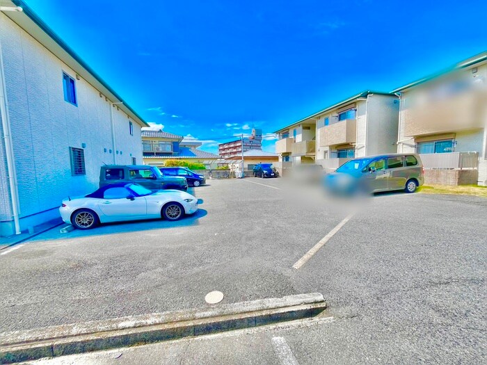 物件外観写真4　(駐車場)