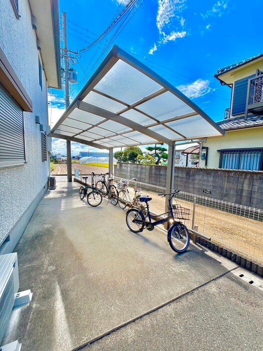 物件外観写真5　(駐輪場)