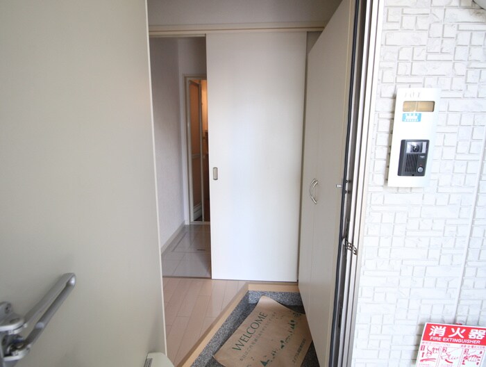 物件内観写真16　(玄関)