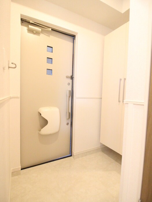 物件内観写真7　(玄関)