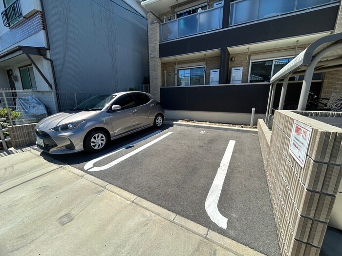 物件外観写真4　(駐車場)