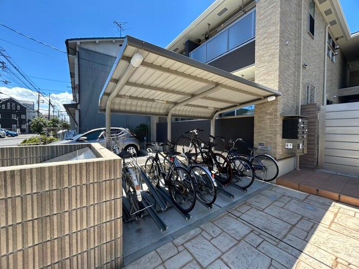 物件外観写真5　(駐輪場)