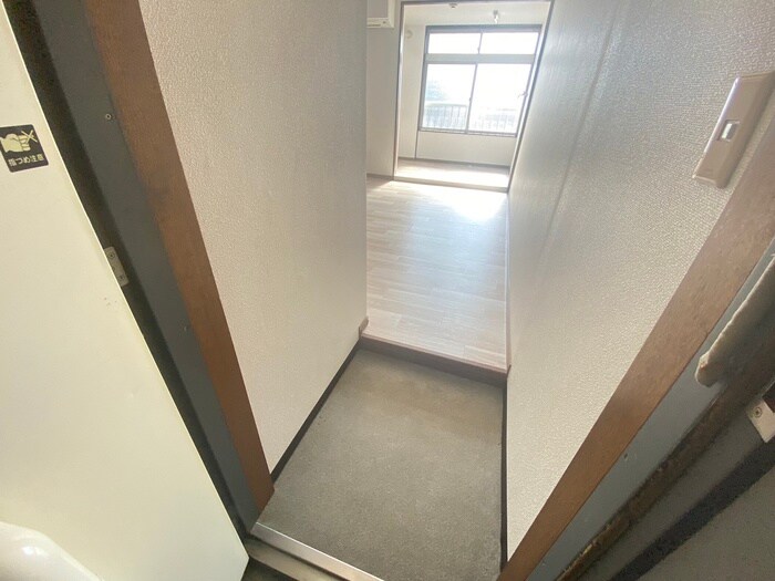 物件内観写真17　(玄関)
