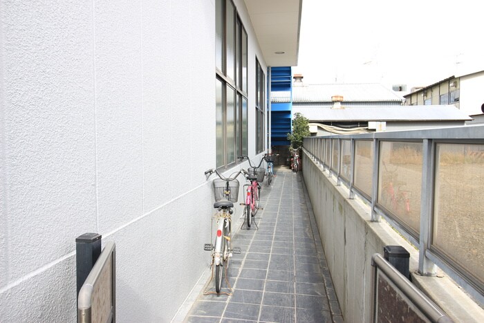 物件外観写真4　(エントランス部分)