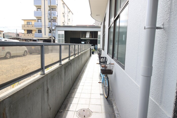 物件外観写真6　(エントランス部分)