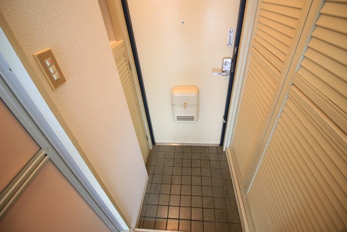 物件内観写真13　(玄関)