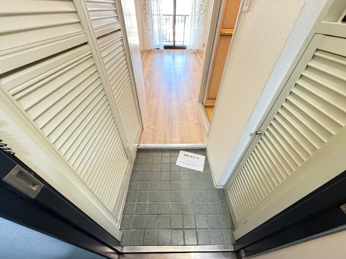 物件内観写真16　(玄関)