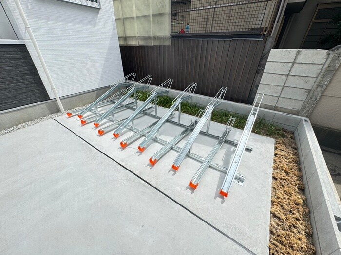 物件外観写真3　(駐輪場)