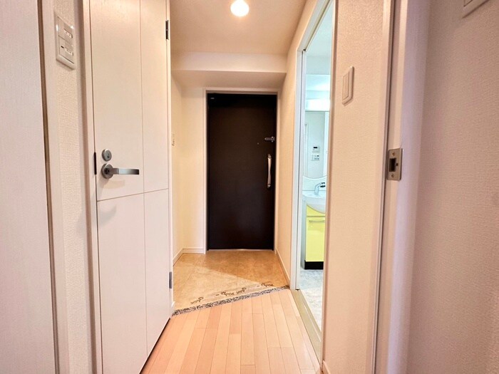 物件内観写真3　(玄関)