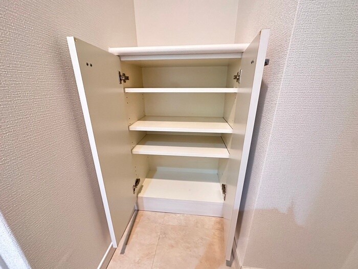 物件内観写真4　(靴箱)