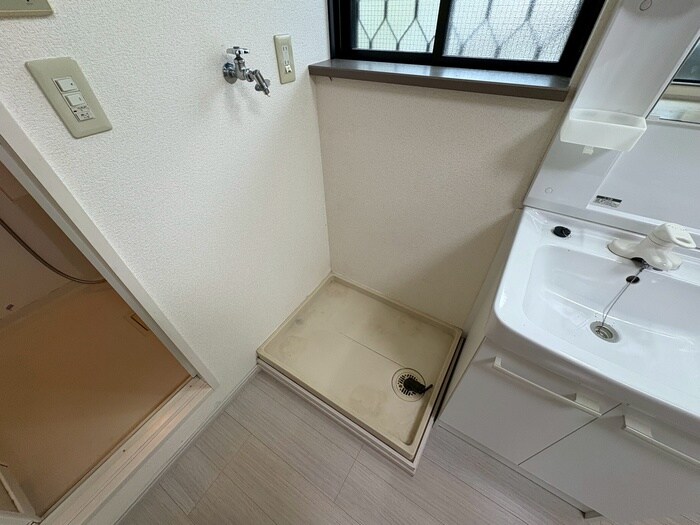 物件内観写真16　(洗濯機置場)