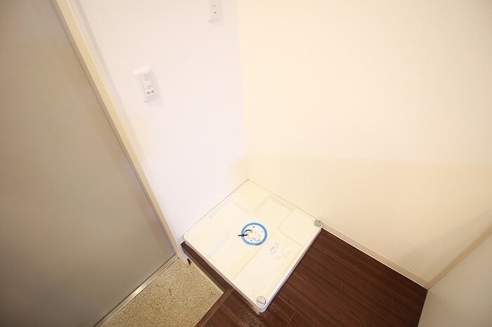 物件内観写真8　(洗濯機置場)