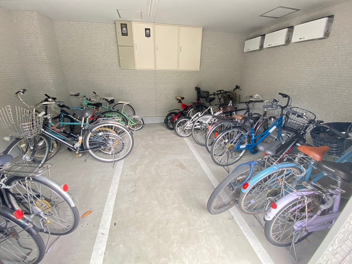 物件外観写真3　(駐輪場)
