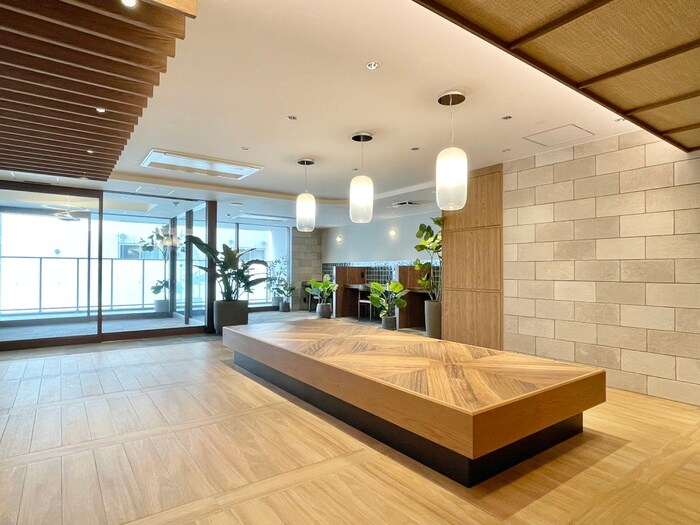 物件外観写真2　(エントランス部分)