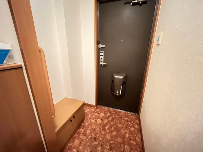 物件内観写真13　(玄関)