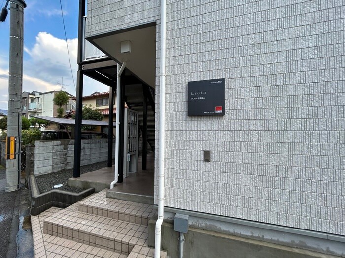 物件外観写真3　(エントランス部分)