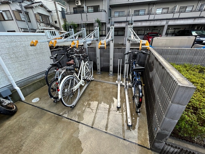 物件外観写真4　(駐輪場)