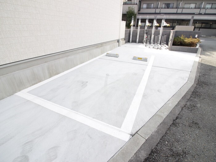 物件外観写真5　(駐車場)