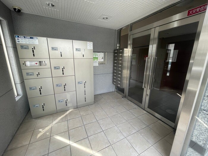 物件外観写真3　(エントランス部分)