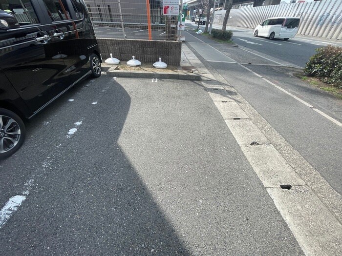 物件外観写真6　(駐車場)