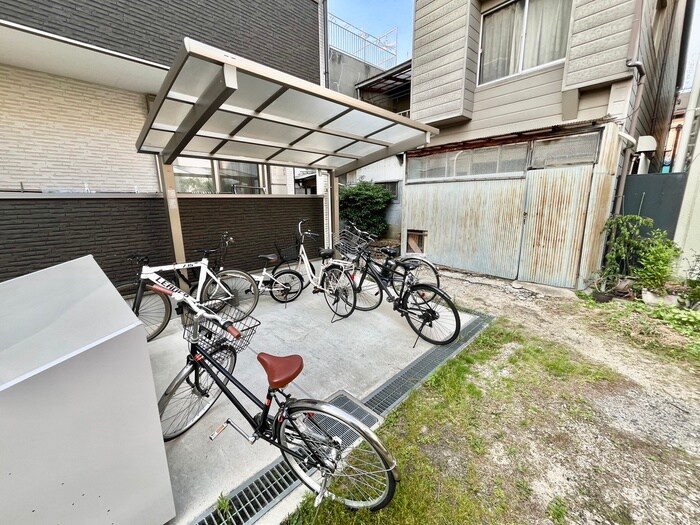 物件外観写真3　(駐輪場)