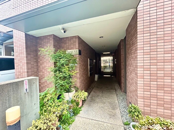 物件外観写真2　(エントランス部分)
