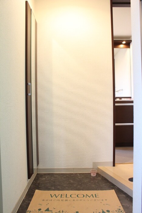 物件内観写真7　(玄関)