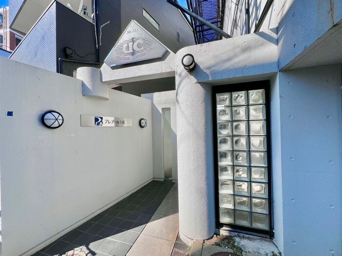 物件外観写真3　(エントランス部分)