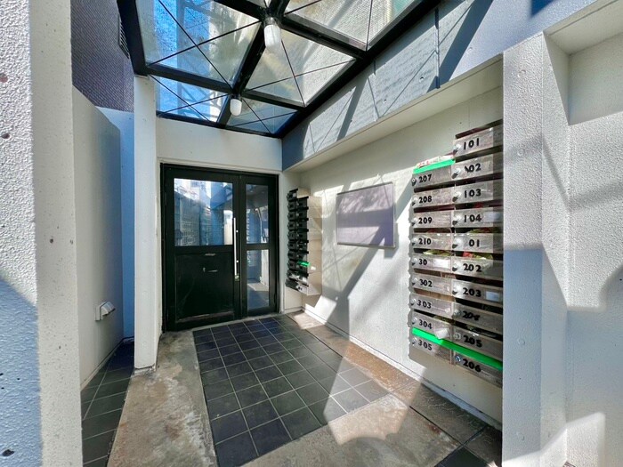 物件外観写真4　(エントランス部分)