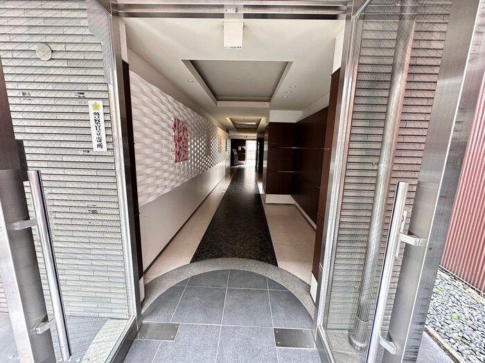 物件外観写真2　(エントランス部分)