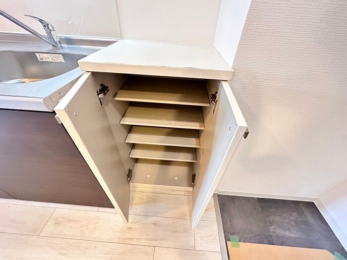 物件内観写真8　(靴箱)