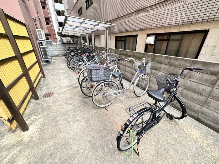 物件外観写真4　(駐輪場)