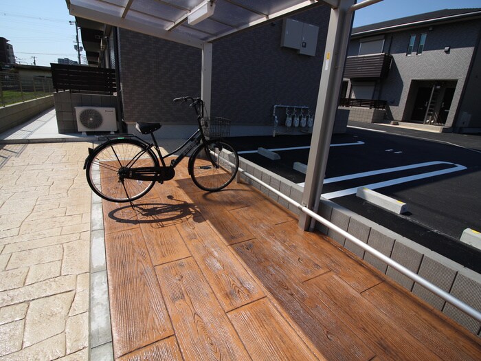 物件外観写真6　(駐輪場)