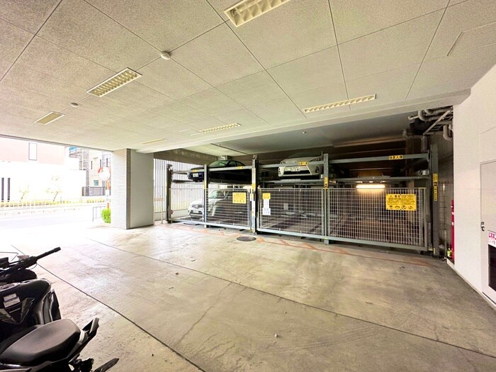 物件外観写真4　(駐車場)