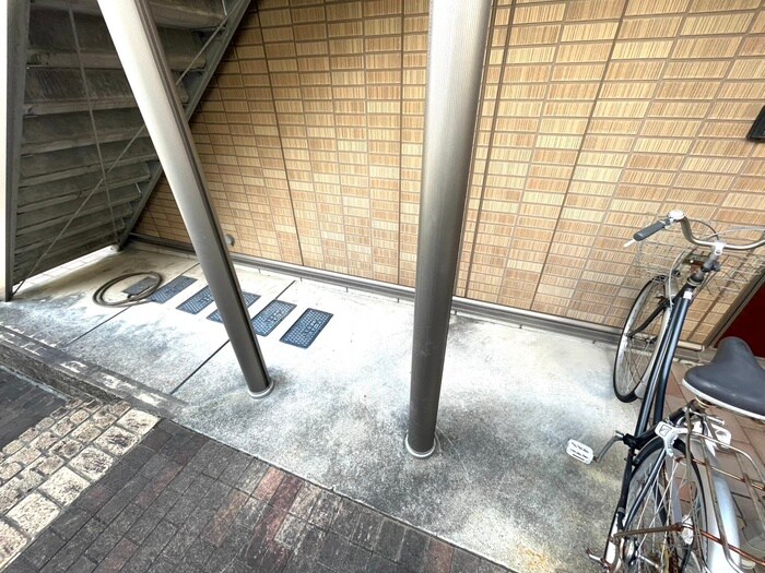 物件外観写真4　(駐輪場)