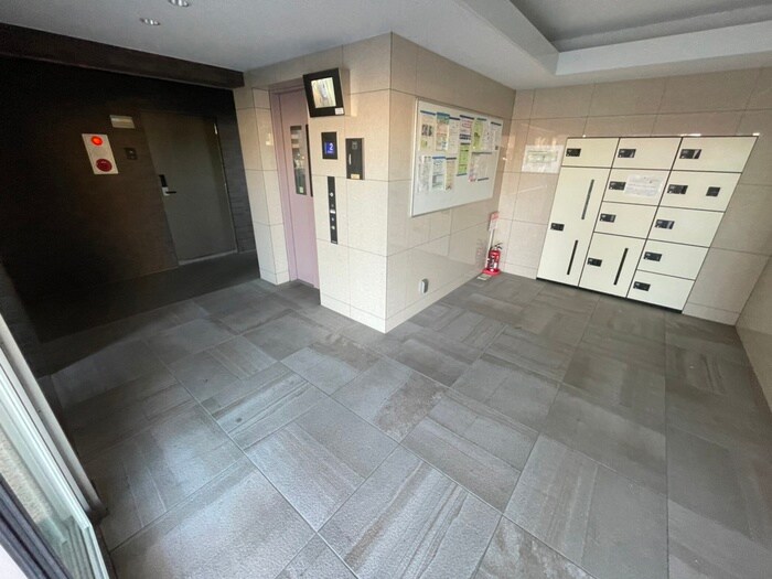 物件外観写真3　(エントランス部分)