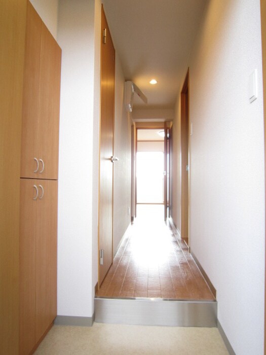 物件内観写真16　(玄関)