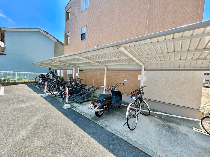 物件外観写真5　(駐輪場)