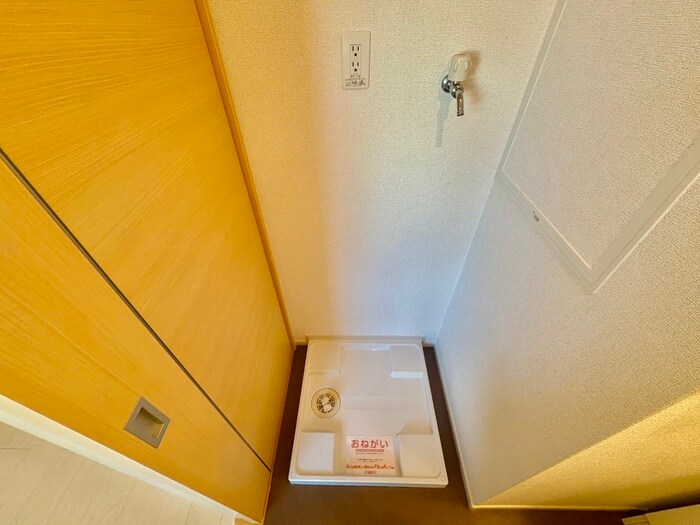 物件内観写真11　(洗濯機置場)