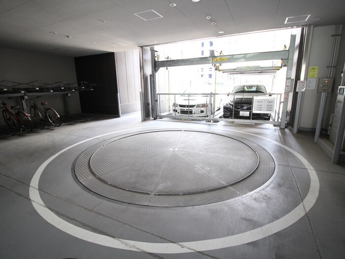 物件外観写真4　(駐車場)