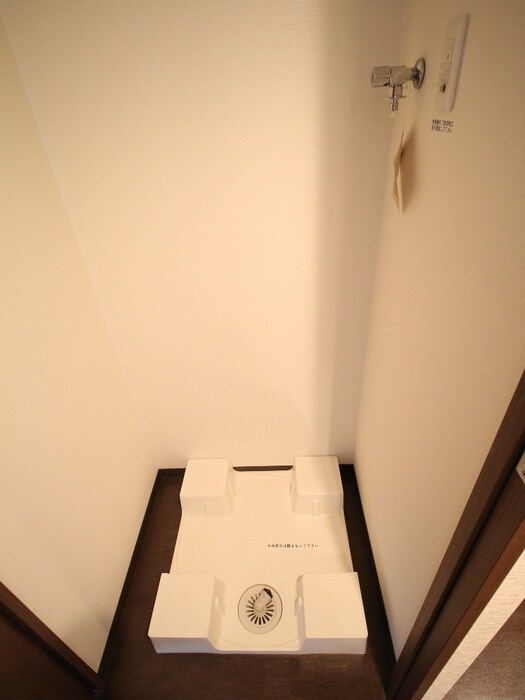 物件内観写真12　(洗濯機置場)