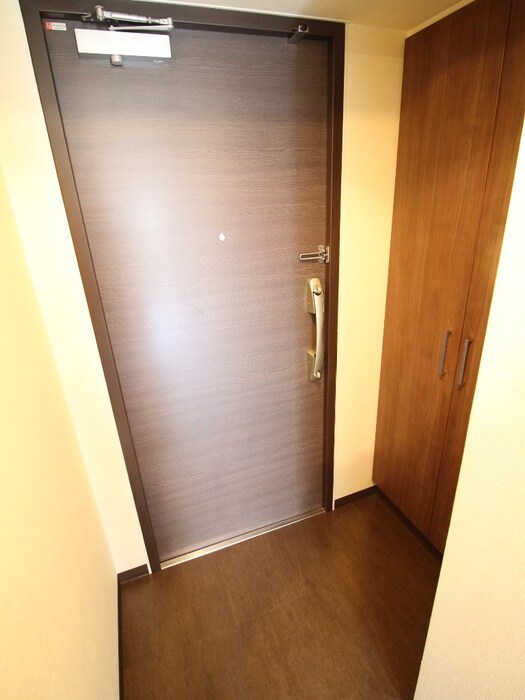 物件内観写真13　(玄関)