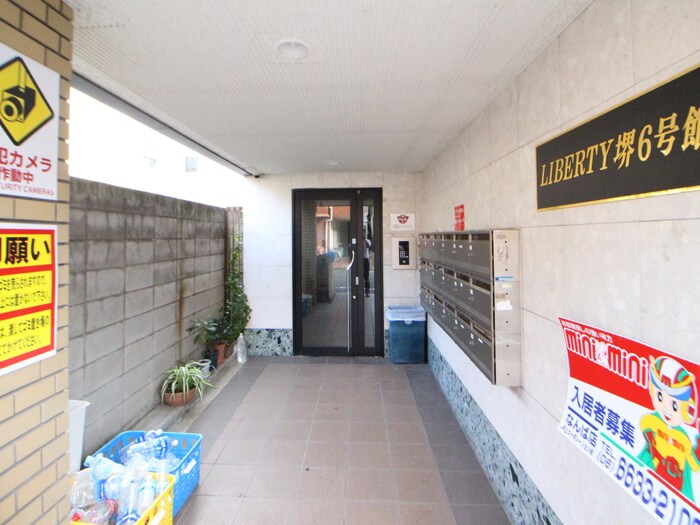 物件外観写真2　(エントランス部分)